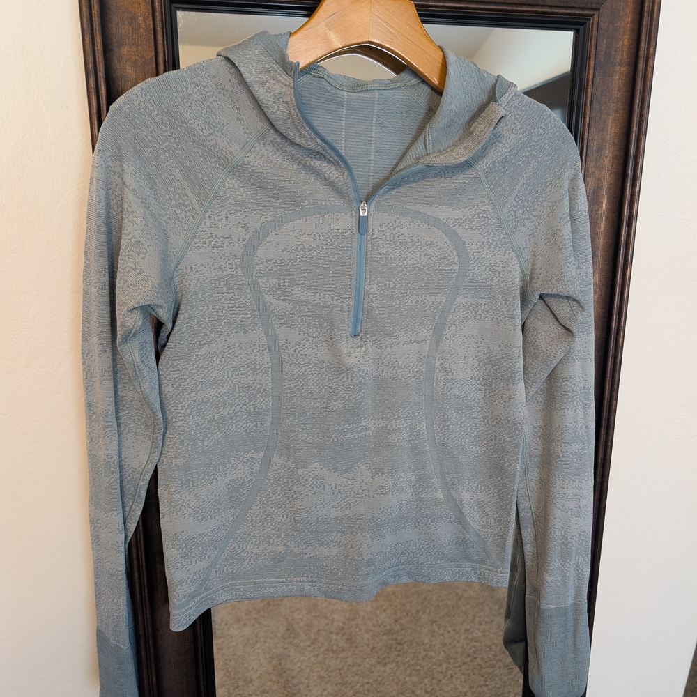 Womens blueish gray lululemon tech swift long sleeve shirt